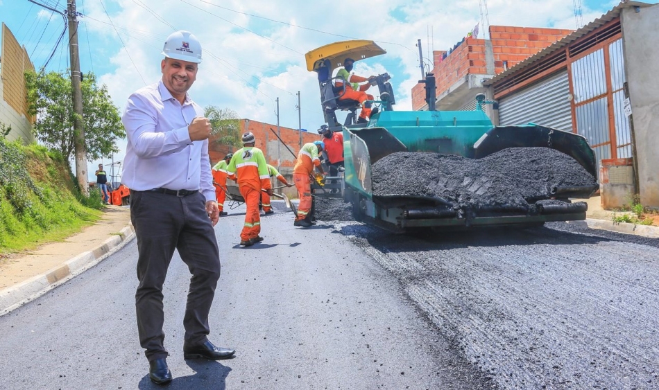 Marcos Tonho acompanha novas obras de pavimentação asfáltica