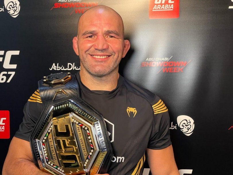 Glover Teixeira no ranking de campeão meio-pesado do UFC 