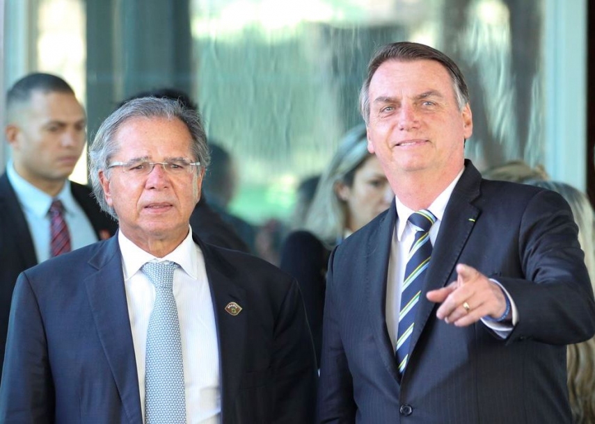 Auxílio Brasil começa a pagar R$ 400 por mês em dezembro