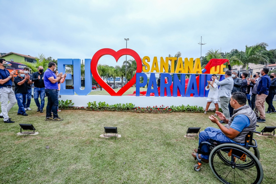 Cultura inaugura Totem Turístico "Eu Amo Santana de Parnaíba"