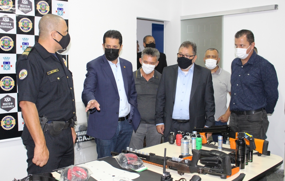 Guarda Municipal de Cajamar recebe a visita do Delegado Olim