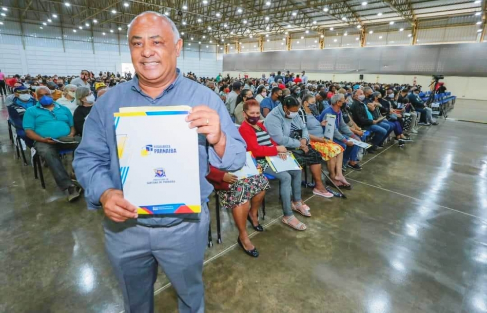 Mais de 20 mil famílias já receberam a escritura gratuita de seus imóveis 