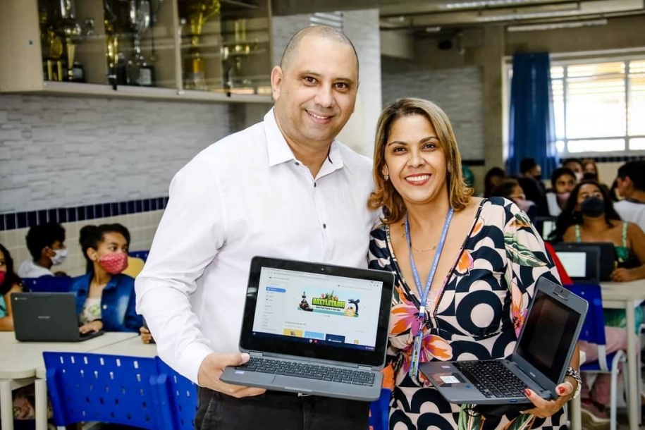 Marcos Tonho entrega 5.500 chromebooks para os alunos de Parnaíba