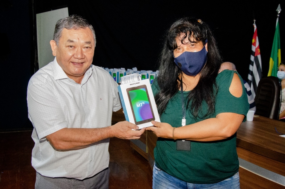 Doutor Sato entrega mais de 300 tablets para os Agentes de Saúde