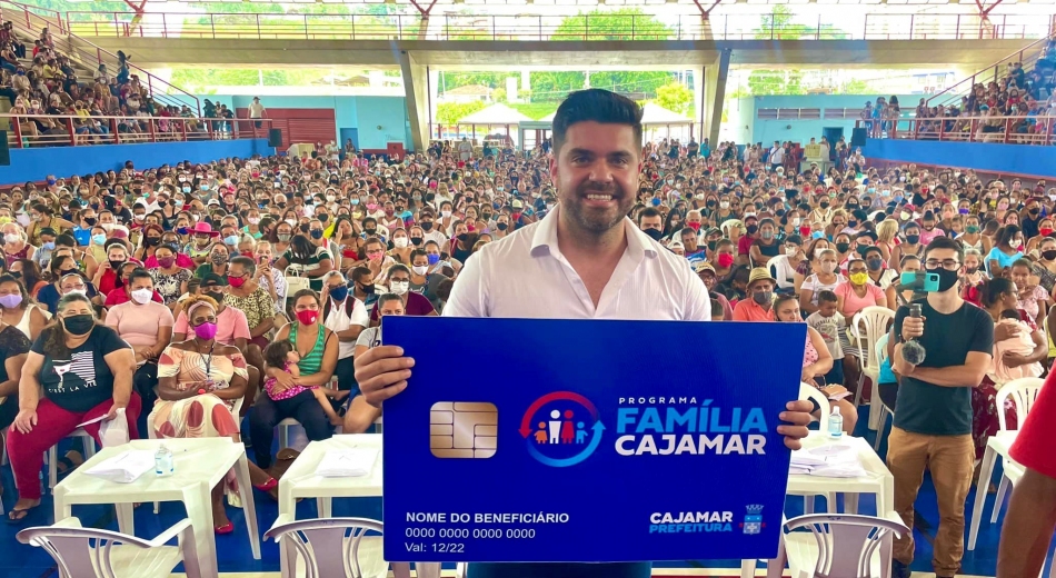 Danilo Joan entrega 2.500 cartões do Programa Família Cajamar 