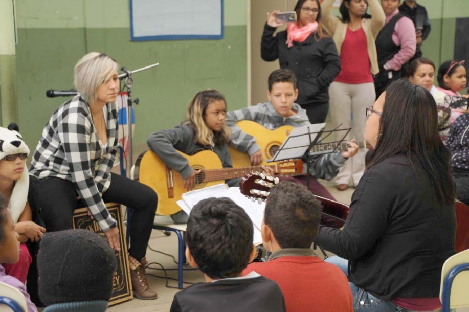 Estudantes participam de Sarau Musical na escola