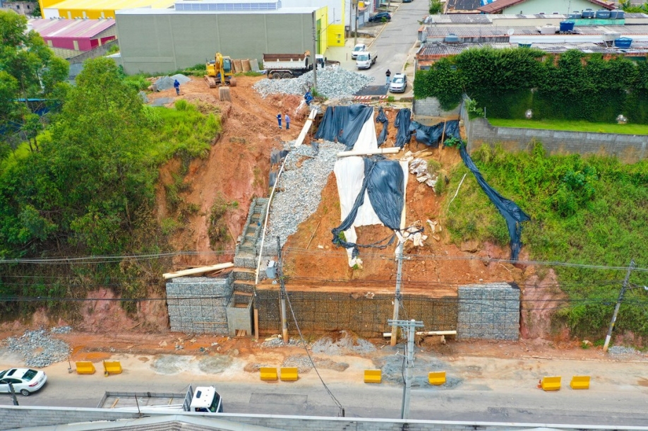 Reforço do muro de contenção no Guaturinho evitará deslizamentos