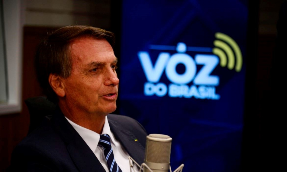 Presidente Bolsonaro fala sobre Auxílio Brasil e prioridades do país
