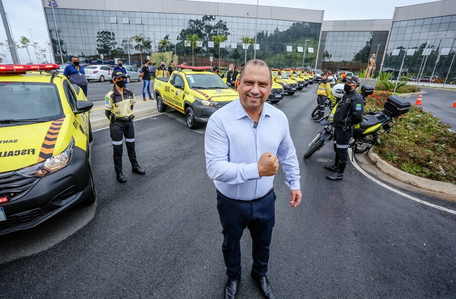 Marcos Tonho entrega nova frota de veículos para Defesa Civil e Trânsito