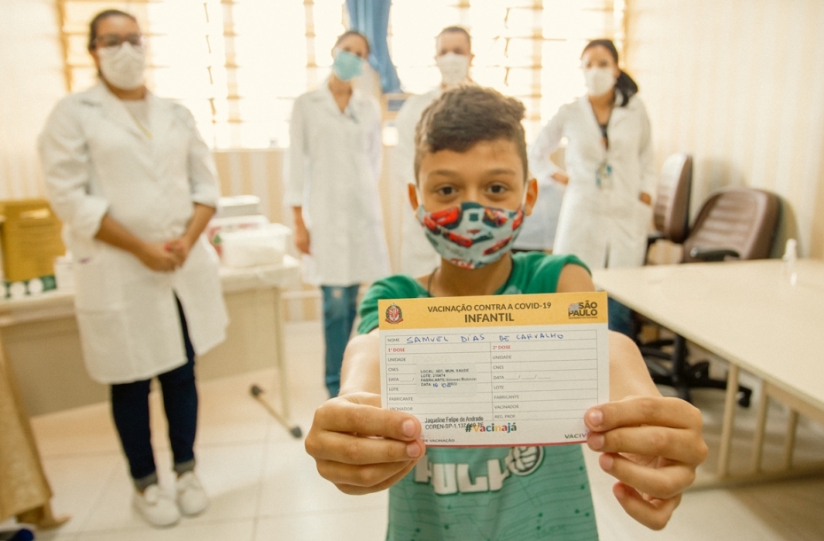 Saúde promove vacinação contra Covid nos colégios municipais