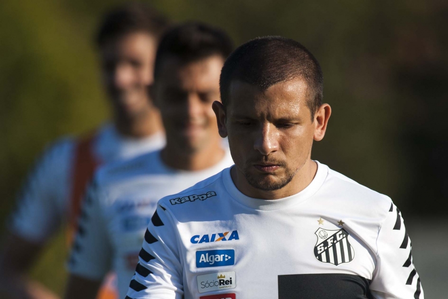 Exame aponta lesão e Vecchio pode desfalcar Santos por até um mês