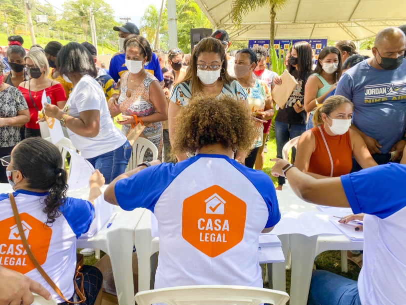 Cajamar entrega 300 títulos de propriedade para famílias da Vila Nova