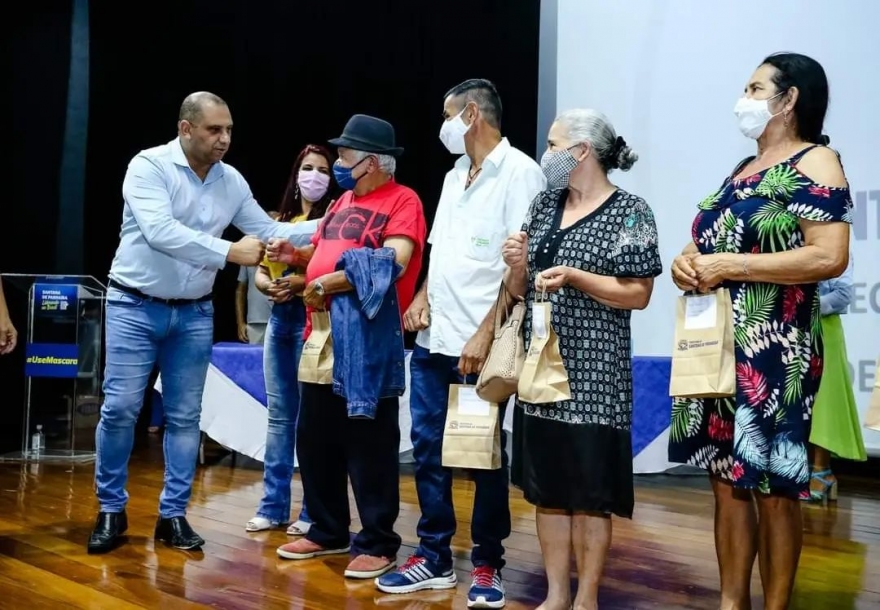 Marcos Tonho realiza entrega de mais de 250 óculos gratuitos