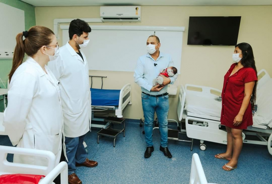 Marcos Tonho visita a Maternidade Santa Ana