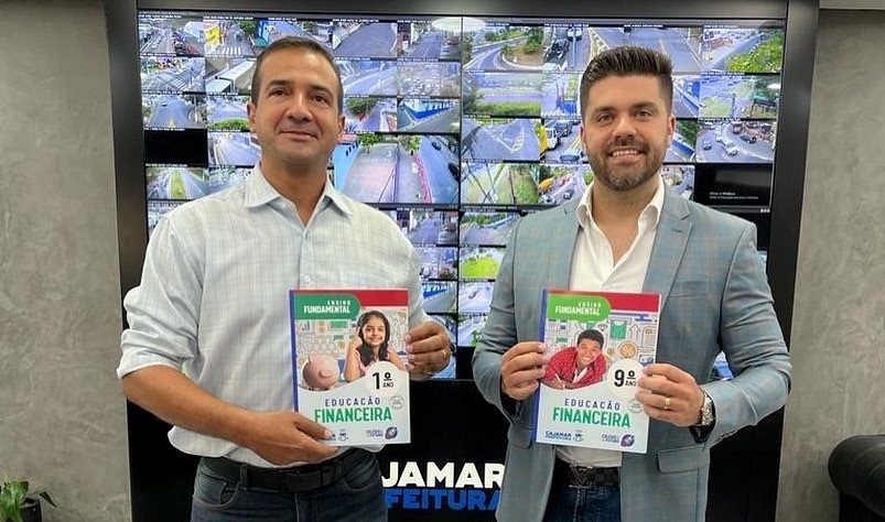 Alunos do Colégio do Futuro recebem apostila de Educação Financeira