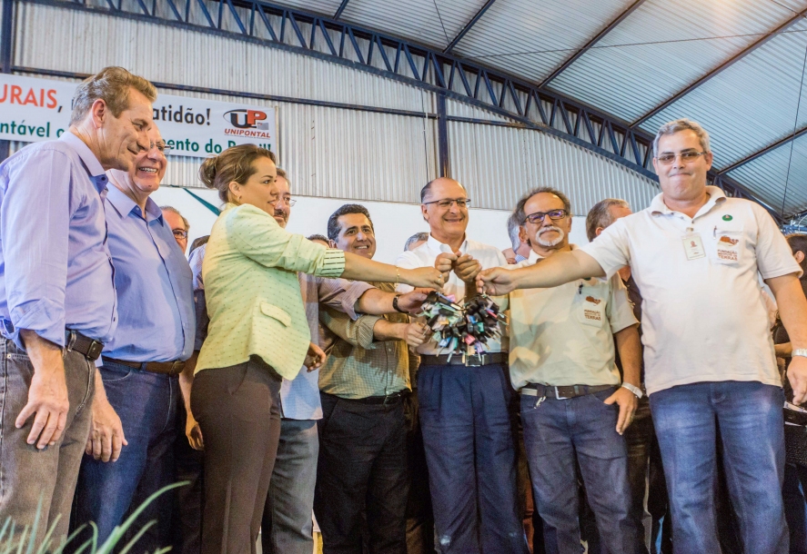 Agricultura familiar recebe incentivos e equipamentos do Estado