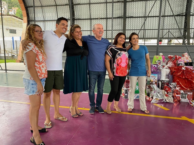 Beto Piteri e Bruna Furlan prestigiam Chá das Mulheres em Barueri