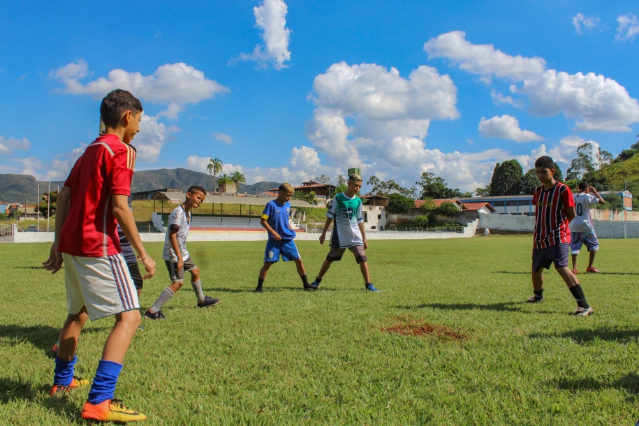 Secretaria de Esportes inicia aulas de futebol para os moradores da cidade