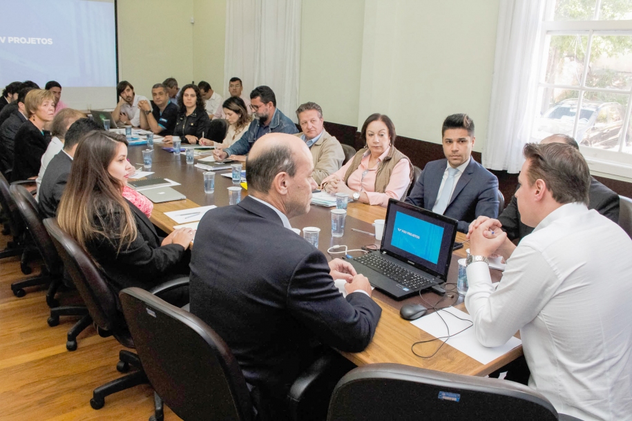 Corte de secretarias gera economia e garante investimentos 