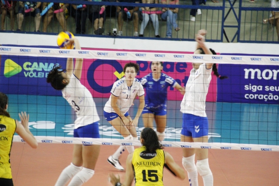 Barueri encara Minas Tênis na Superliga feminina de vôlei
