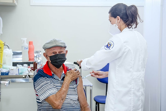 Santana de Parnaíba realiza vacinação contra Influenza e Covid-19
