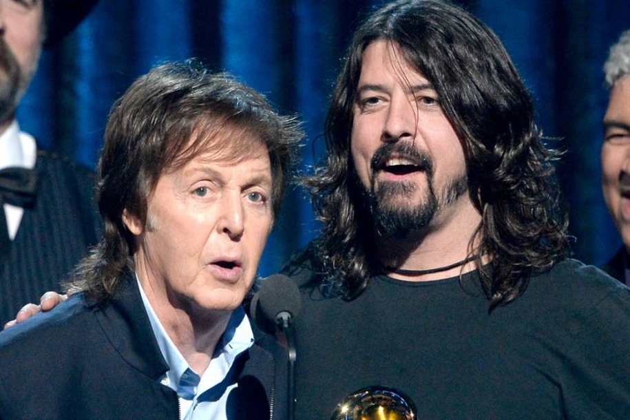 Paul McCartney tocará bateria no novo disco do Foo Fighters