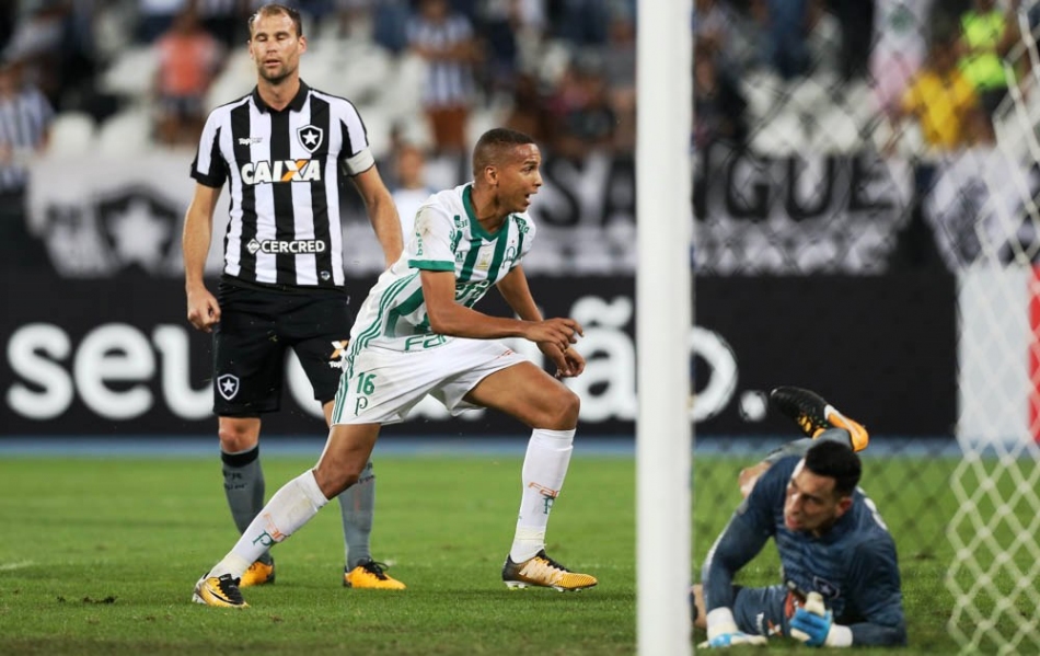 Cuca valoriza estilo de Deyverson e observações para Libertadores