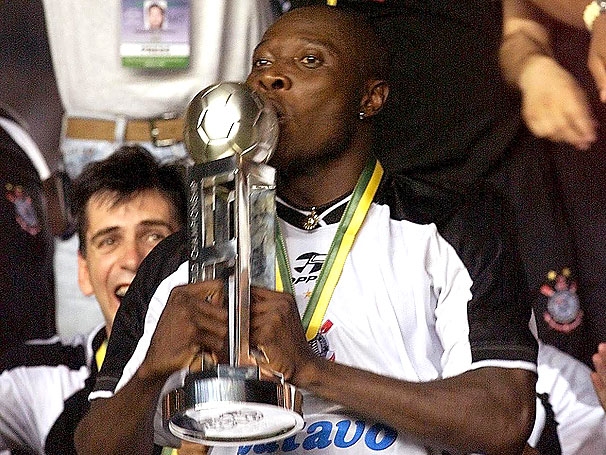 Rincón, ex-jogador de futebol morre após grave acidente de carro 