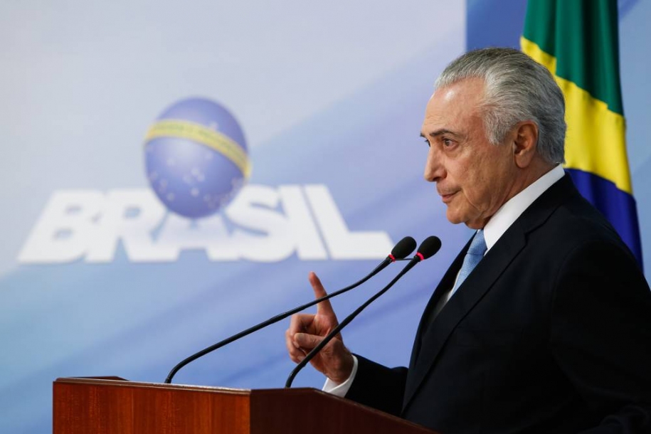 Base cobra reforma política antes de votar a da Previdência