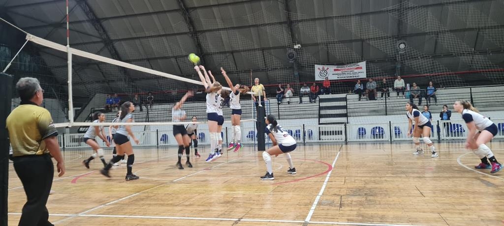 Vôlei Sub-15 do Barueri Esporte Forte vence o Corinthians fora de casa