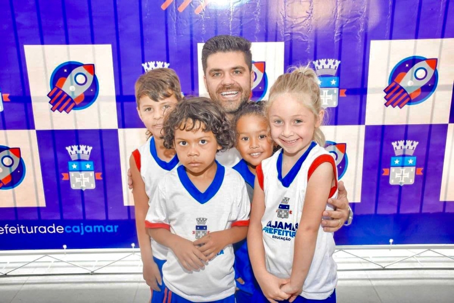 Danilo Joan inicia distribuição de uniformes nos Colégios do Futuro