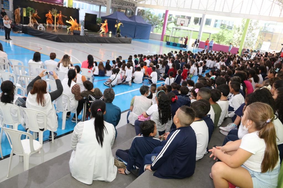 Alunos do Jardim Mutinga recebem Núcleo de Dança de Barueri