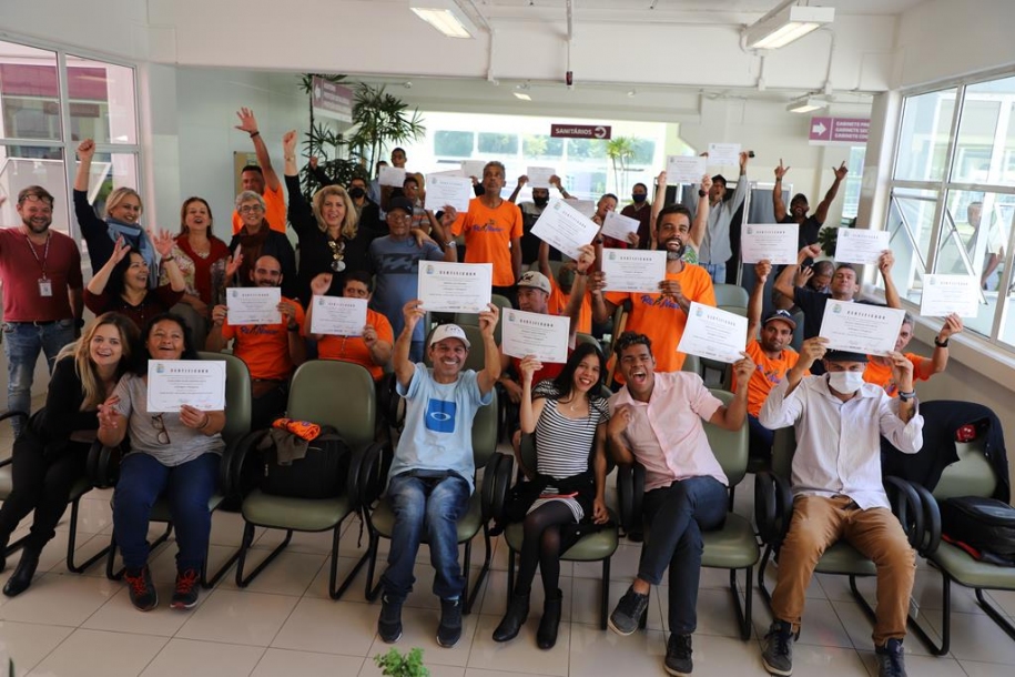 Programa ReNascer forma vinte e seis bolsistas em Barueri 