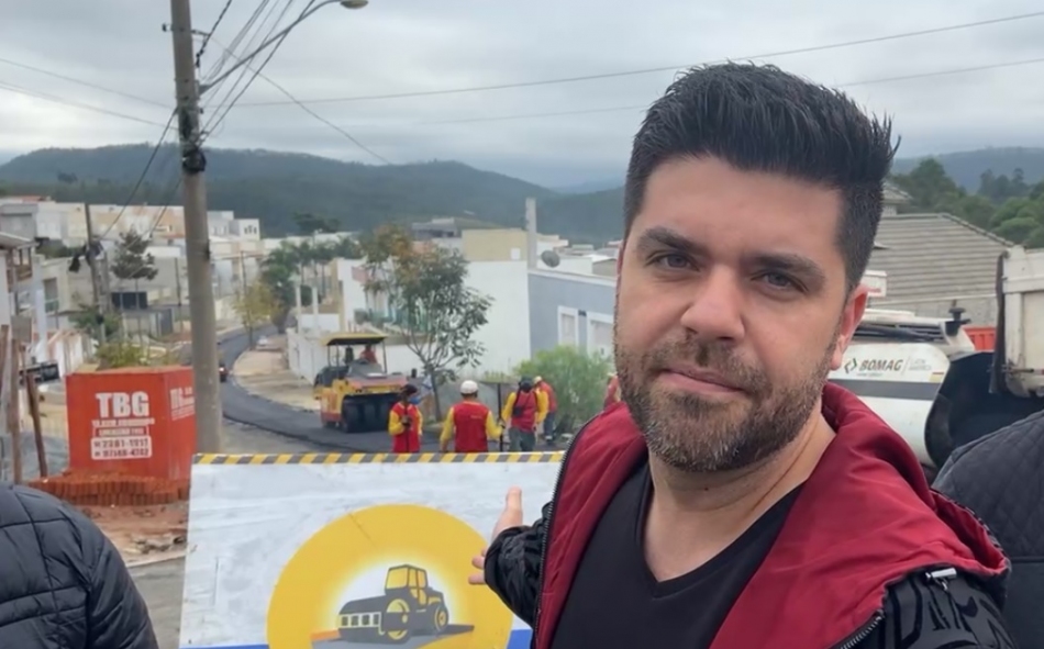 Prefeito Danilo Joan acompanha obras no Portal dos Ipês