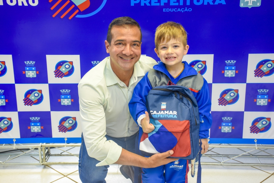 Cajamar realiza entrega de uniformes na EMEB Elizete Henrique Da Silva