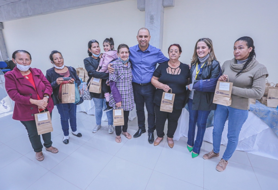 Marcos Tonho realiza entrega de mais de 80 óculos gratuitos 