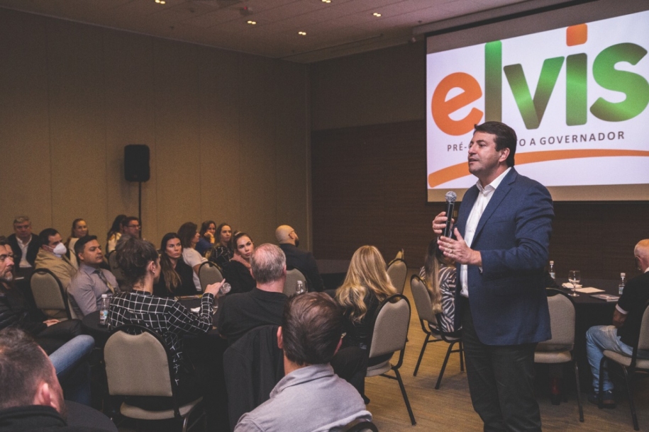 Elvis Cezar promove diálogo sobre geração de empregos 