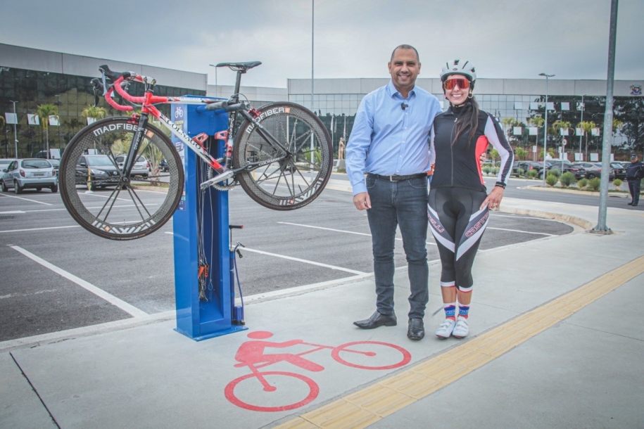 Marcos Tonho promove estação de manutenção de bicicletas em Parnaíba
