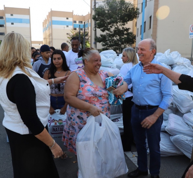 Beto Piteri faz novas distribuições de cobertores em Barueri