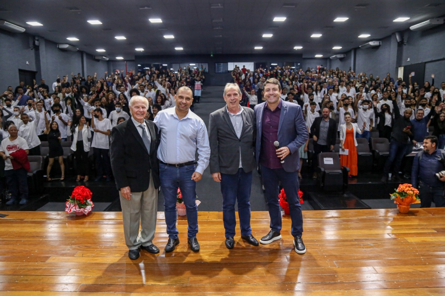 Santana de Parnaíba realiza formatura para 30 alunos do Projov 
