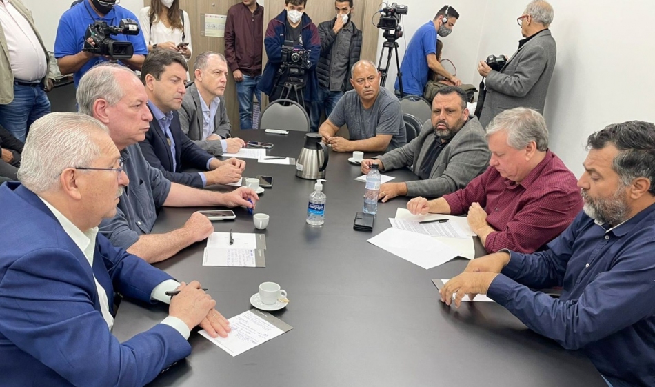 Ciro Gomes, Elvis Cezar e Antonio Neto se reúnem com caminhoneiros 