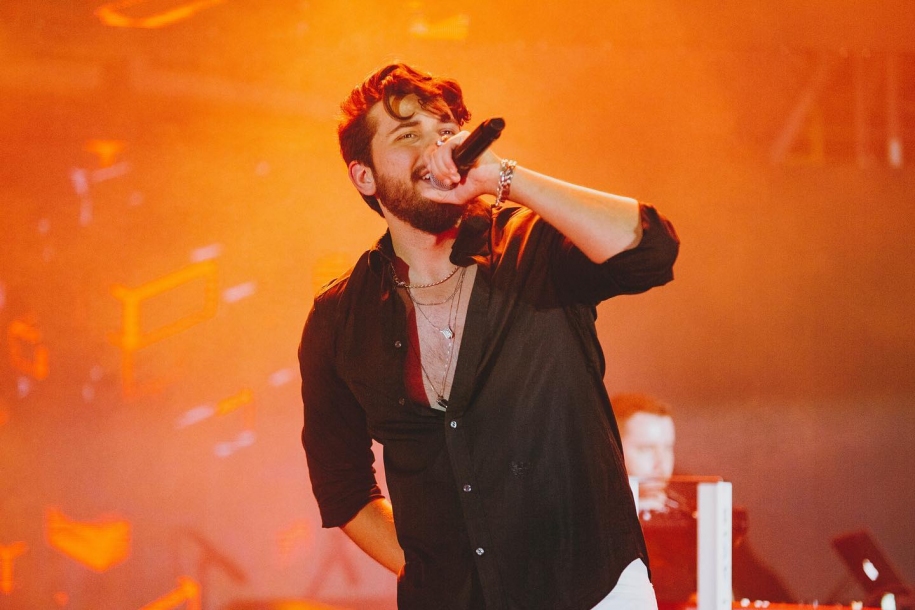 Barueri terá Arraiá com shows de Gustavo Mioto e Xande de Pilares