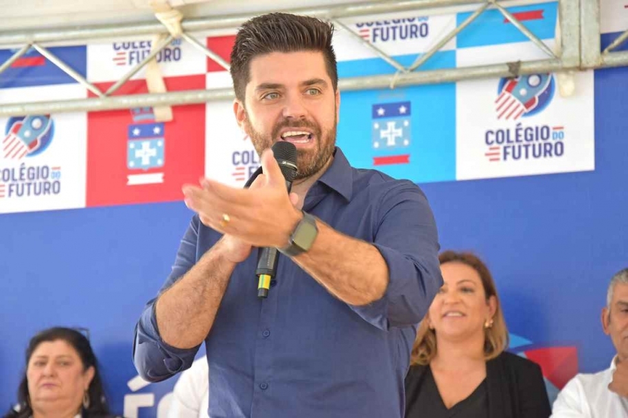 Danilo Joan eleva nível de qualidade de ensino em Cajamar