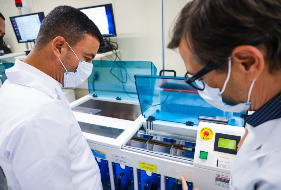 Rogério Lins visita laboratório de análises clínicas em Osasco