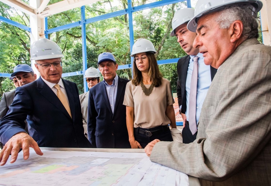 Governo de SP e BNDES investem em fábrica de vacina contra a dengue