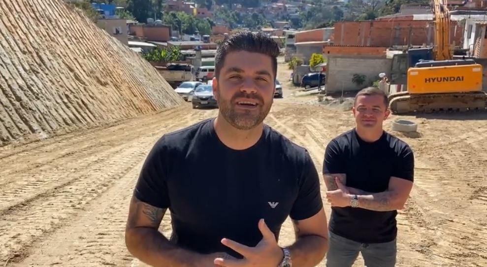 Danilo Joan acompanha obras de drenagem no bairro Paraíso 