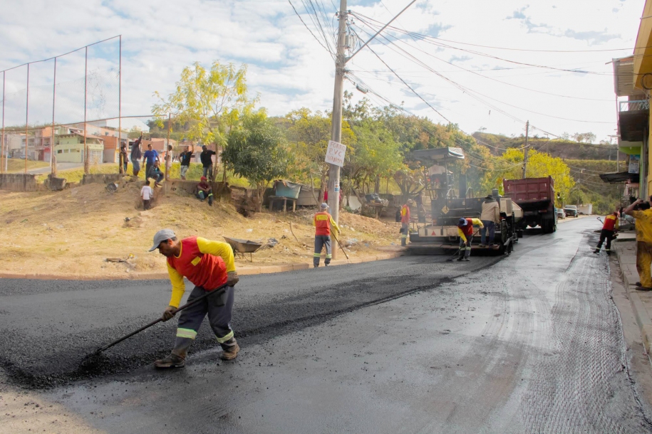 Obras de recapeamento asfáltico na COHAB II estão em andamento
