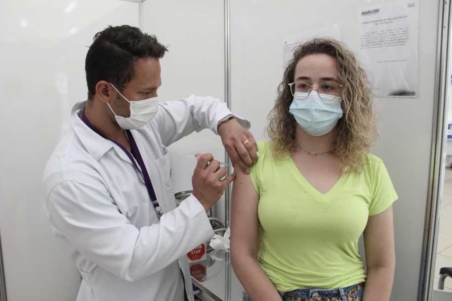 Barueri começa a vacinar com 4ª dose as pessoas com 30 anos ou mais