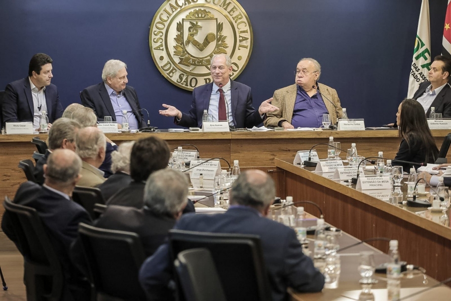 Elvis Cezar e Ciro Gomes participam de debate na Associação Comercial de SP