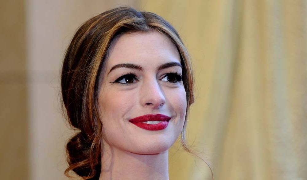 Anne Hathaway sofre ataque de hackers e tem fotos íntimas vazadas